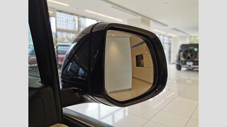 2023 認定中古車 Land Rover Range Rover Sunset Gold in Satin finish 3.0 litre i6 PHEV​ ファーストエディション