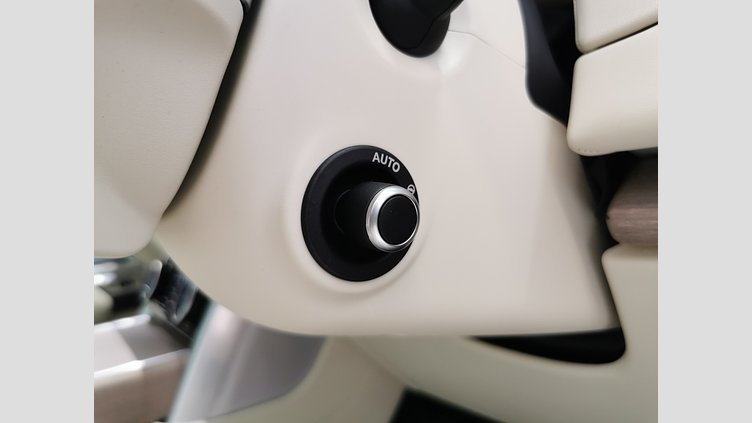 2023 認定中古車 Land Rover Range Rover Sunset Gold in Satin finish 3.0 litre i6 PHEV​ ファーストエディション