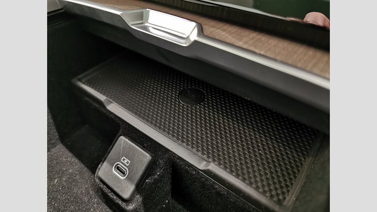 2023 認定中古車 Land Rover Range Rover Sunset Gold in Satin finish 3.0 litre i6 PHEV​ ファーストエディション