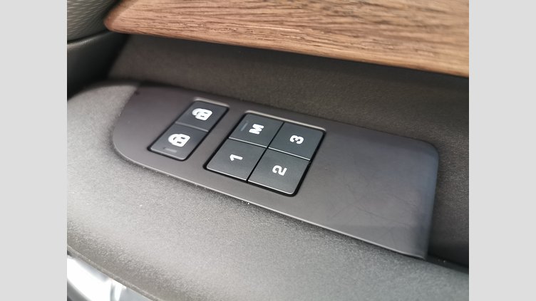 2024 認定中古車 Land Rover Discovery ヴァレジネブルー D300マイルドハイブリッド（ディーゼル） スタンダードホイールベース Dynamic HSE