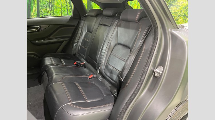 2017 認定中古車 Jaguar F-Pace Fuji White 4WD
 プレステージ