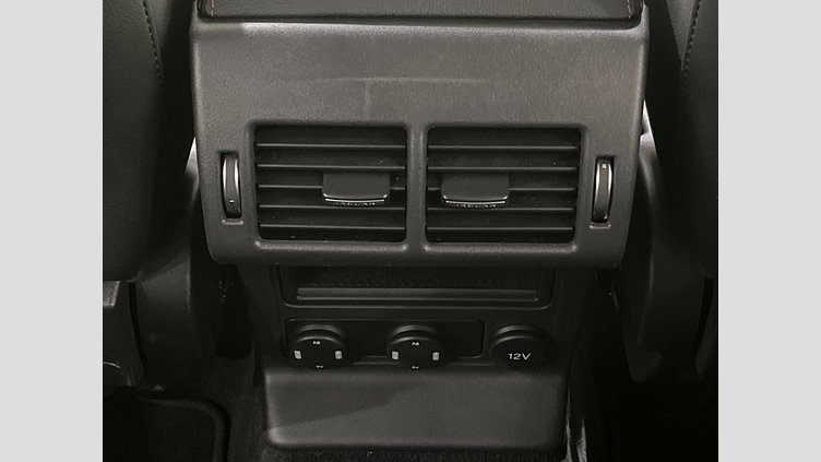 2017 認定中古車 Jaguar F-Pace Fuji White 4WD
 プレステージ