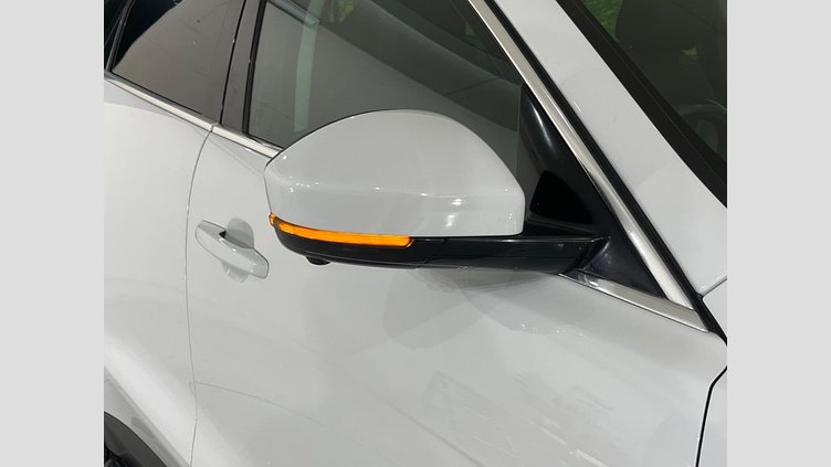 2017 認定中古車 Jaguar F-Pace Fuji White 4WD
 プレステージ