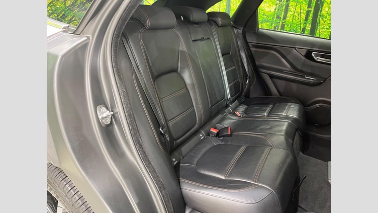 2017 認定中古車 Jaguar F-Pace Fuji White 4WD
 プレステージ