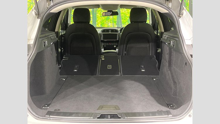 2017 認定中古車 Jaguar F-Pace Fuji White 4WD
 プレステージ