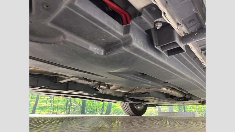 2017 認定中古車 Jaguar F-Pace Fuji White 4WD
 プレステージ