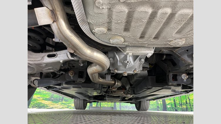 2017 認定中古車 Jaguar F-Pace Fuji White 4WD
 プレステージ