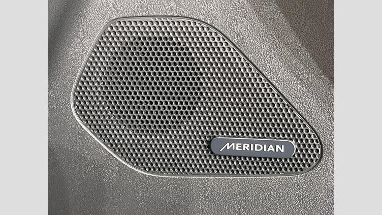 2017 認定中古車 Jaguar F-Pace Fuji White 4WD
 プレステージ