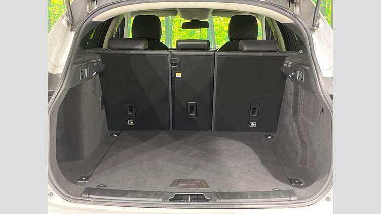 2017 認定中古車 Jaguar F-Pace Fuji White 4WD
 プレステージ