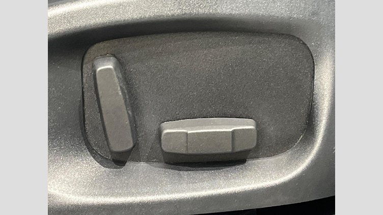 2017 認定中古車 Jaguar F-Pace Fuji White 4WD
 プレステージ