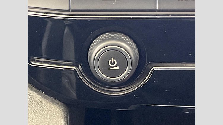 2017 認定中古車 Jaguar F-Pace Fuji White 4WD
 プレステージ