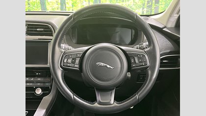 F-Pace 29