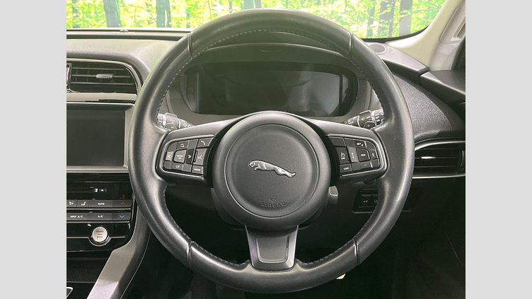 2017 認定中古車 Jaguar F-Pace Fuji White 4WD
 プレステージ
