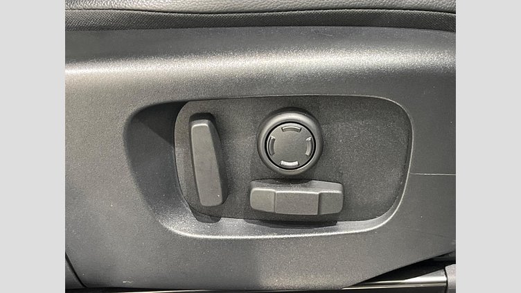 2023 認定中古車 Land Rover Discovery Sport ヴァレジネブルー D200マイルドハイブリッド（ディーゼル） 標準ホイール DYNAMIC SE