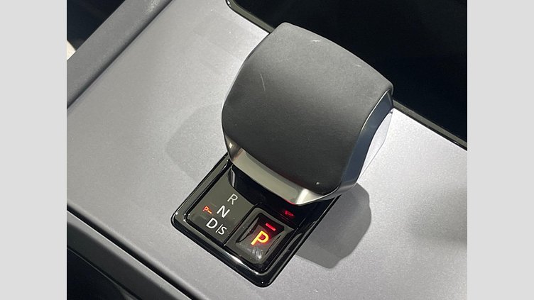 2023 認定中古車 Land Rover Discovery Sport ヴァレジネブルー D200マイルドハイブリッド（ディーゼル） 標準ホイール DYNAMIC SE