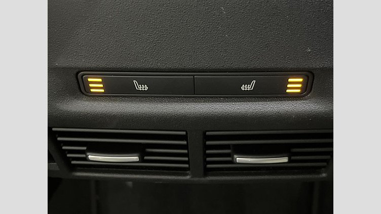 2023 認定中古車 Land Rover Discovery Sport ヴァレジネブルー D200マイルドハイブリッド（ディーゼル） 標準ホイール DYNAMIC SE