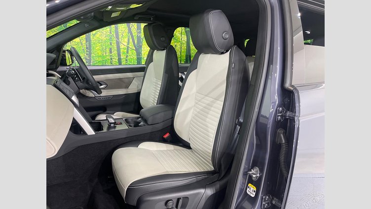 2023 認定中古車 Land Rover Discovery Sport ヴァレジネブルー D200マイルドハイブリッド（ディーゼル） 標準ホイール DYNAMIC SE