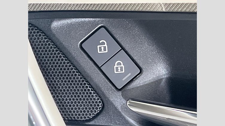 2023 認定中古車 Land Rover Discovery Sport ヴァレジネブルー D200マイルドハイブリッド（ディーゼル） 標準ホイール DYNAMIC SE