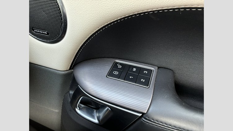 2019 認定中古車 Land Rover Range Rover Sport サントリーニブラック 3.0リッターTDV6ディーゼル（258 PS） HSE