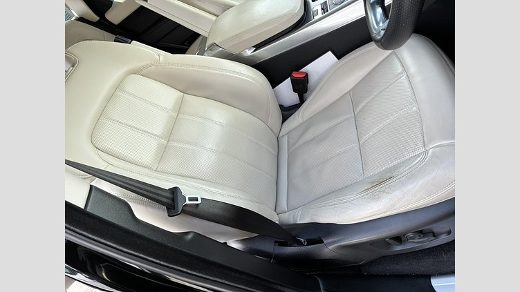 2019 認定中古車 Land Rover Range Rover Sport サントリーニブラック 3.0リッターTDV6ディーゼル（258 PS） HSE