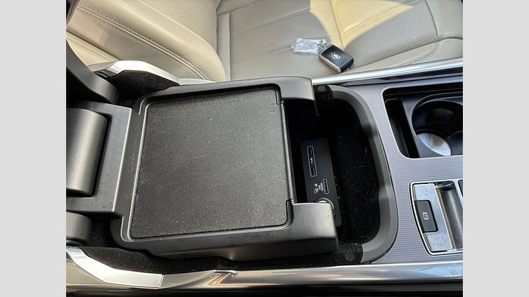 2019 認定中古車 Land Rover Range Rover Sport サントリーニブラック 3.0リッターTDV6ディーゼル（258 PS） HSE