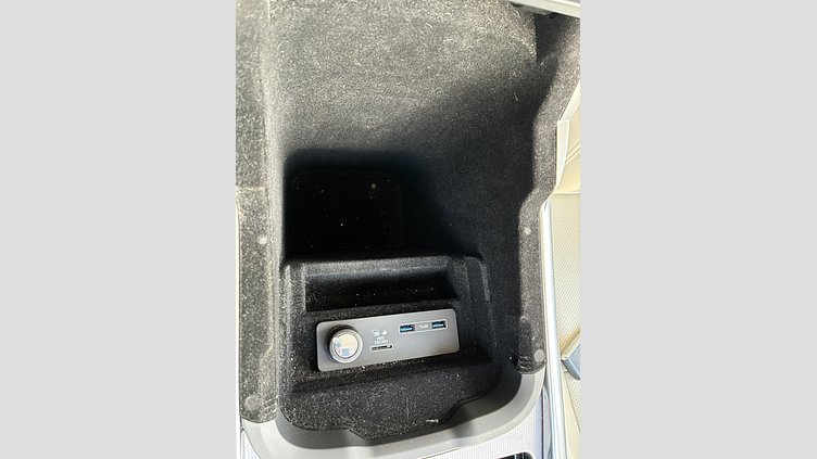 2019 認定中古車 Land Rover Range Rover Sport サントリーニブラック 3.0リッターTDV6ディーゼル（258 PS） HSE