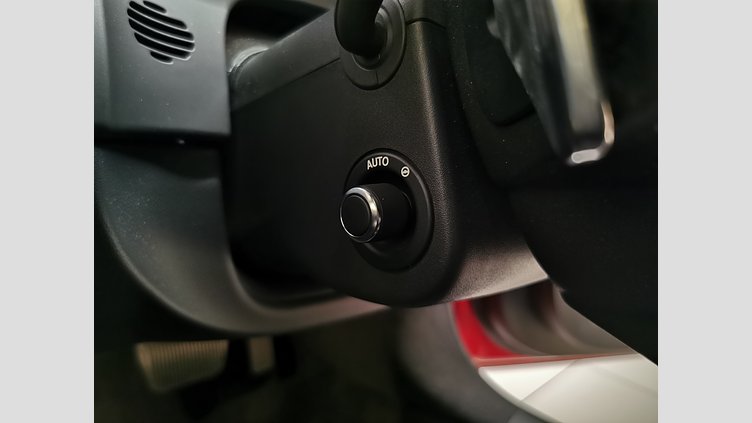 2019 認定中古車 Jaguar F-Type カルデラ レッド　(ソリッド) ジャガー 2.0リッターi4 300PS ターボチャージドガソリンエンジン (オートマチックトランスミッション) F-TYPEクーペ CHEQUERED FLAG