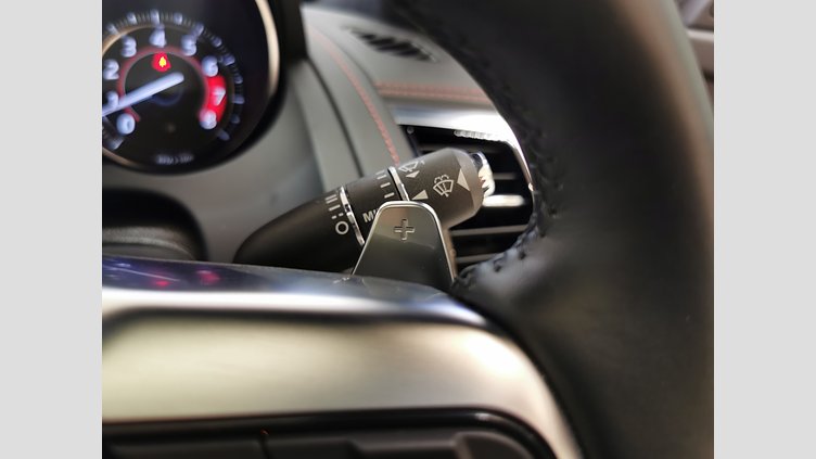 2019 認定中古車 Jaguar F-Type カルデラ レッド　(ソリッド) ジャガー 2.0リッターi4 300PS ターボチャージドガソリンエンジン (オートマチックトランスミッション) F-TYPEクーペ CHEQUERED FLAG