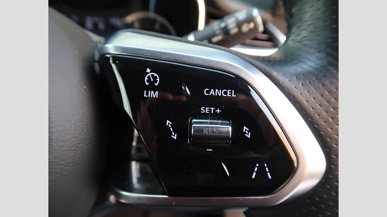 2023 認定中古車 Jaguar F-Pace Santorini Black ２L Ｒ－ダイナミック ＳＥ Ｄ２００