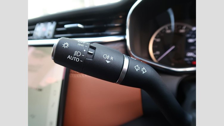 2023 認定中古車 Jaguar F-Pace Santorini Black ２L Ｒ－ダイナミック ＳＥ Ｄ２００