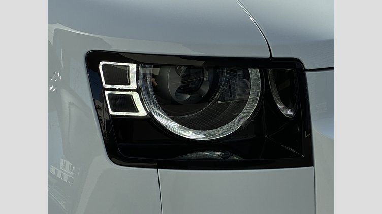 2025 認定中古車 Land Rover Defender 110 フジホワイト P300 ガソリン X-Dynamic SE