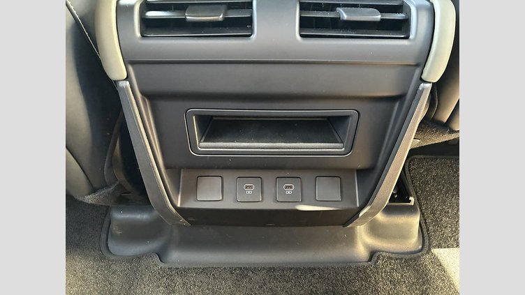 2025 認定中古車 Land Rover Defender 110 フジホワイト P300 ガソリン X-Dynamic SE