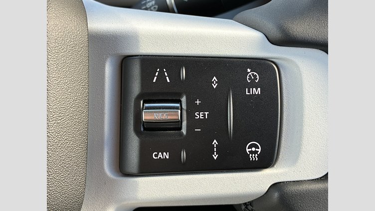 2025 認定中古車 Land Rover Defender 110 フジホワイト P300 ガソリン X-Dynamic SE