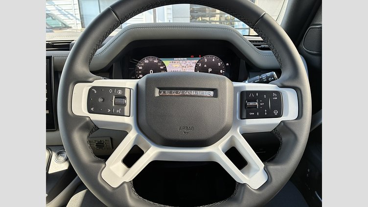 2025 認定中古車 Land Rover Defender 110 フジホワイト P300 ガソリン X-Dynamic SE