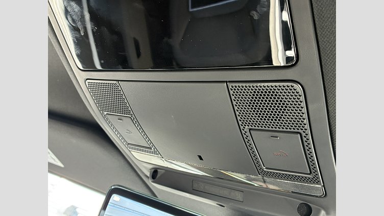 2025 認定中古車 Land Rover Defender 110 フジホワイト P300 ガソリン X-Dynamic SE