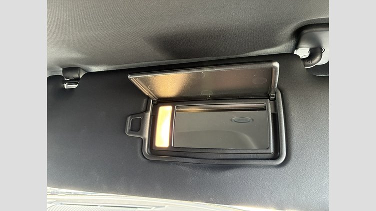 2025 認定中古車 Land Rover Defender 110 フジホワイト P300 ガソリン X-Dynamic SE