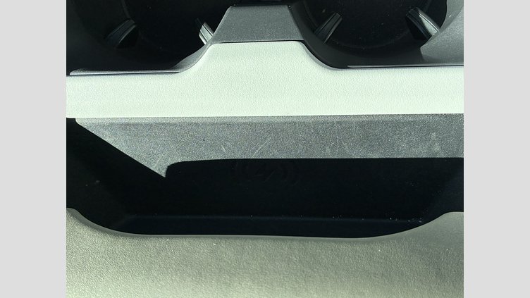 2025 認定中古車 Land Rover Defender 110 フジホワイト P300 ガソリン X-Dynamic SE