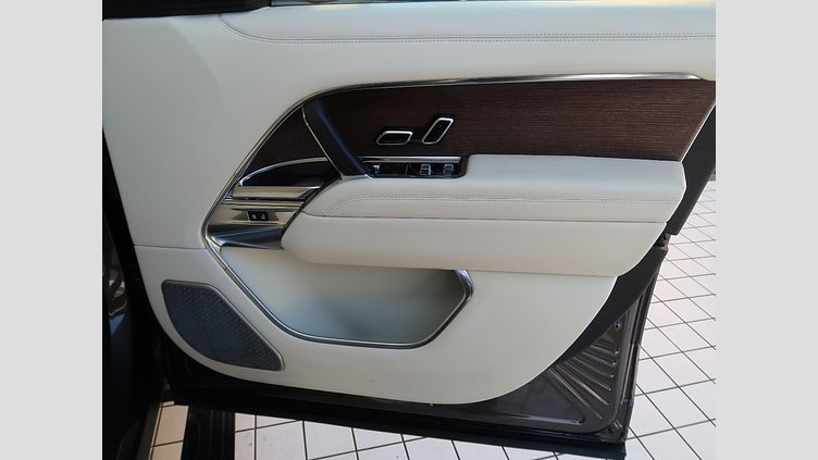 2022 認定中古車 Land Rover Range Rover シャラントグレー D300 AWD MHEV（AT） スタンダードホイールベース AUTOBIOGRAPHY