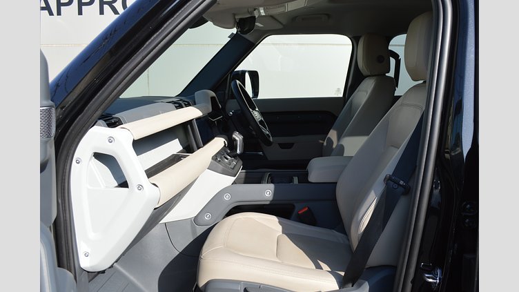 2022 認定中古車 Land Rover Defender 110 サントリーニブラック P300 AWD（AT） S