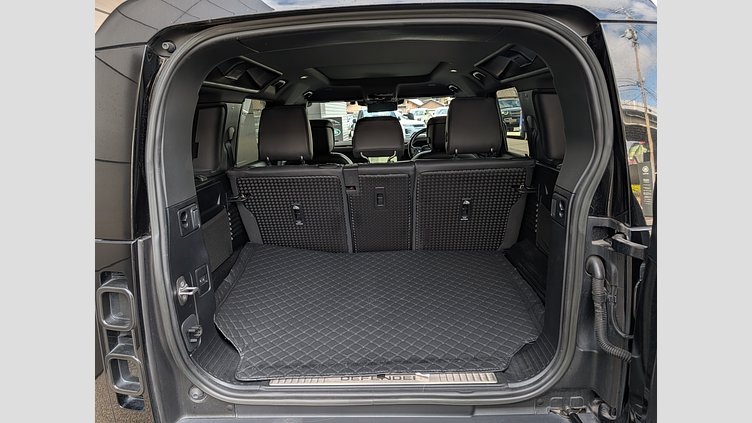 2023 認定中古車 Land Rover Defender 110 サントリーニブラック D300 AWD（AT） X-DYNAMIC HSE