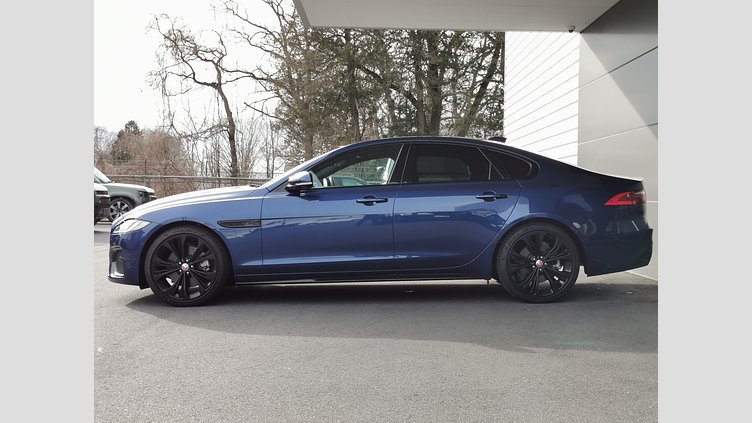 2021 認定中古車 Jaguar XF ブルーファイアブルー P250 RWD （オートマチック） SALOON R-DYNAMIC HSE