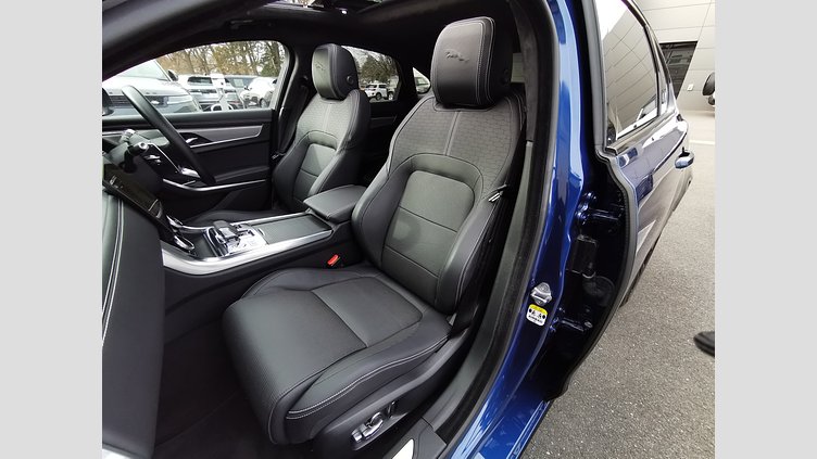 2021 認定中古車 Jaguar XF ブルーファイアブルー P250 RWD （オートマチック） SALOON R-DYNAMIC HSE