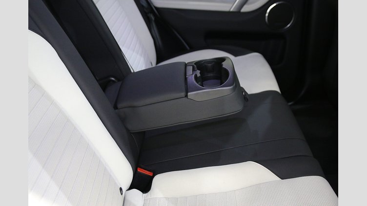 2024 認定中古車 Land Rover Discovery Sport ハクバシルバー D200マイルドハイブリッド（ディーゼル） DYNAMIC SE