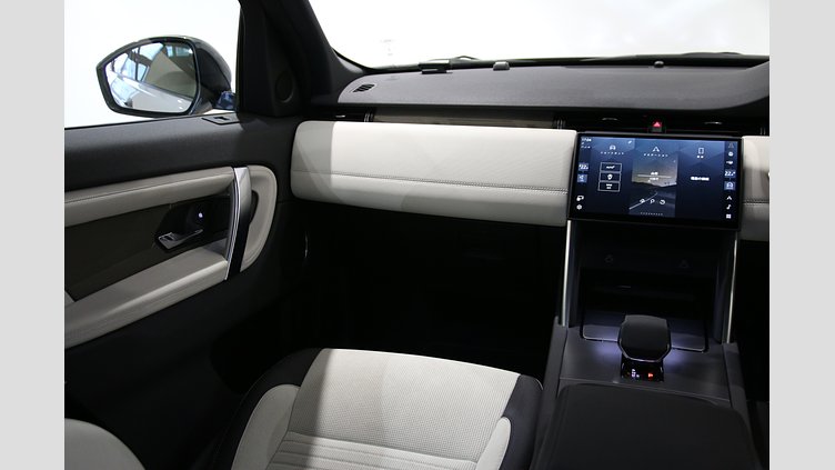 2024 認定中古車 Land Rover Discovery Sport ハクバシルバー D200マイルドハイブリッド（ディーゼル） DYNAMIC SE