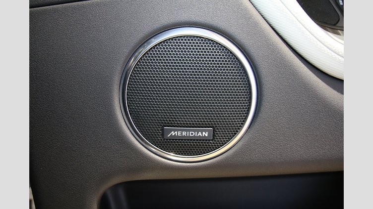 2024 認定中古車 Land Rover Discovery Sport ハクバシルバー D200マイルドハイブリッド（ディーゼル） DYNAMIC SE