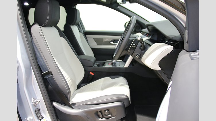 2024 認定中古車 Land Rover Discovery Sport ハクバシルバー D200マイルドハイブリッド（ディーゼル） DYNAMIC SE