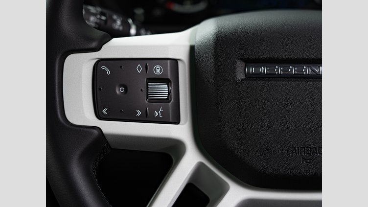 2024 認定中古車 Land Rover Defender 110 サントリーニブラック D350 ディーゼルマイルドハイブリッド ハクバエディション