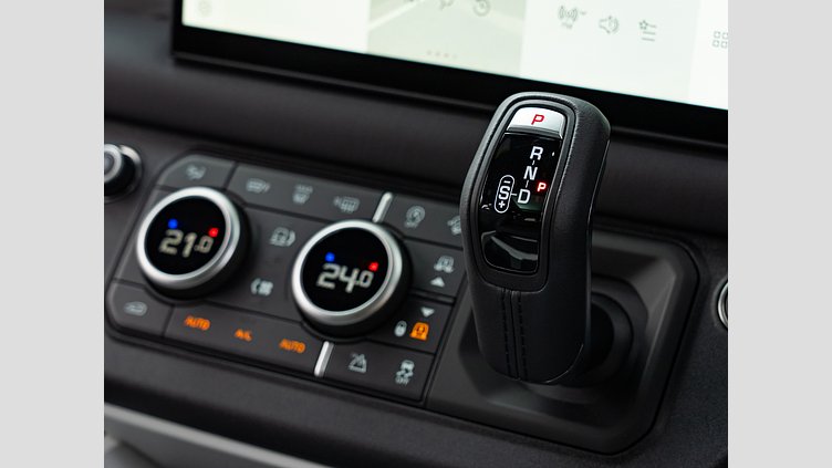 2024 認定中古車 Land Rover Defender 110 サントリーニブラック D350 ディーゼルマイルドハイブリッド ハクバエディション