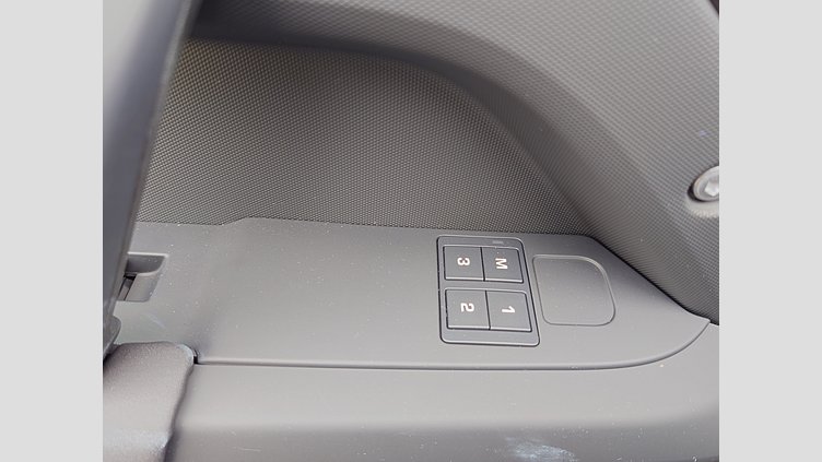 2025 認定中古車 Land Rover Defender 110 カルパチアングレイ P300 ガソリン X-Dynamic SE