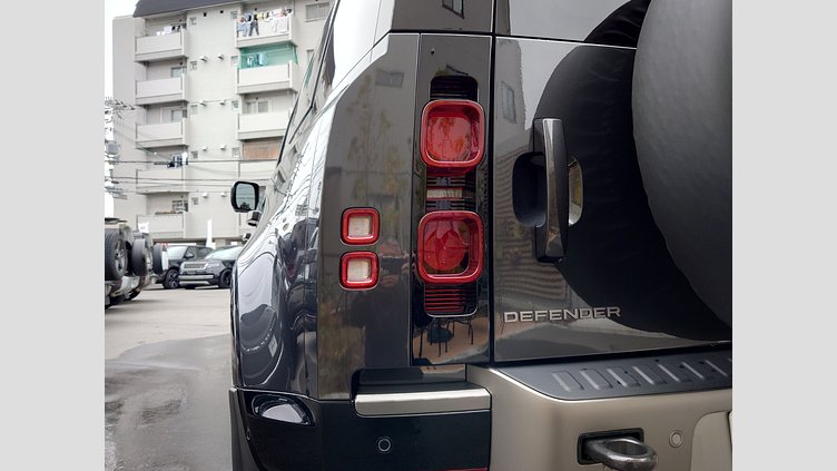 2025 認定中古車 Land Rover Defender 110 カルパチアングレイ P300 ガソリン X-Dynamic SE